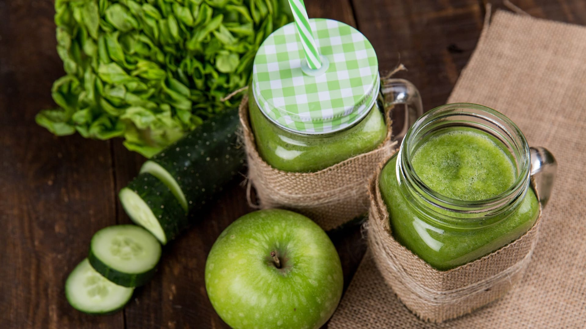 Green smoothies in mason jars